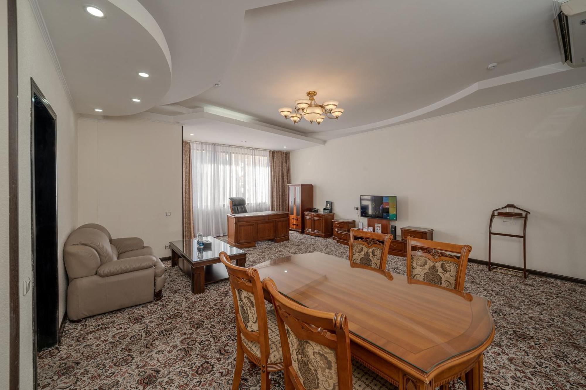 Hotel Jannat Regency Biszkek Zewnętrze zdjęcie