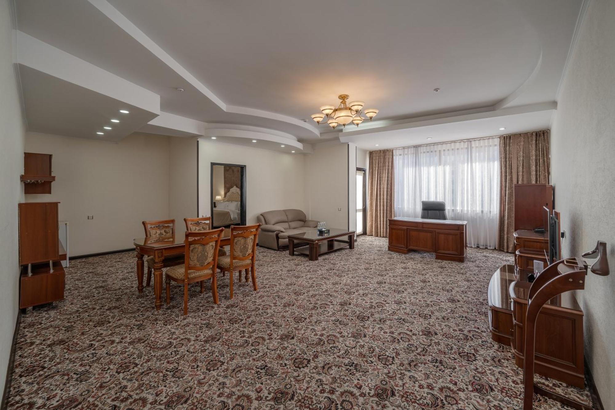 Hotel Jannat Regency Biszkek Zewnętrze zdjęcie
