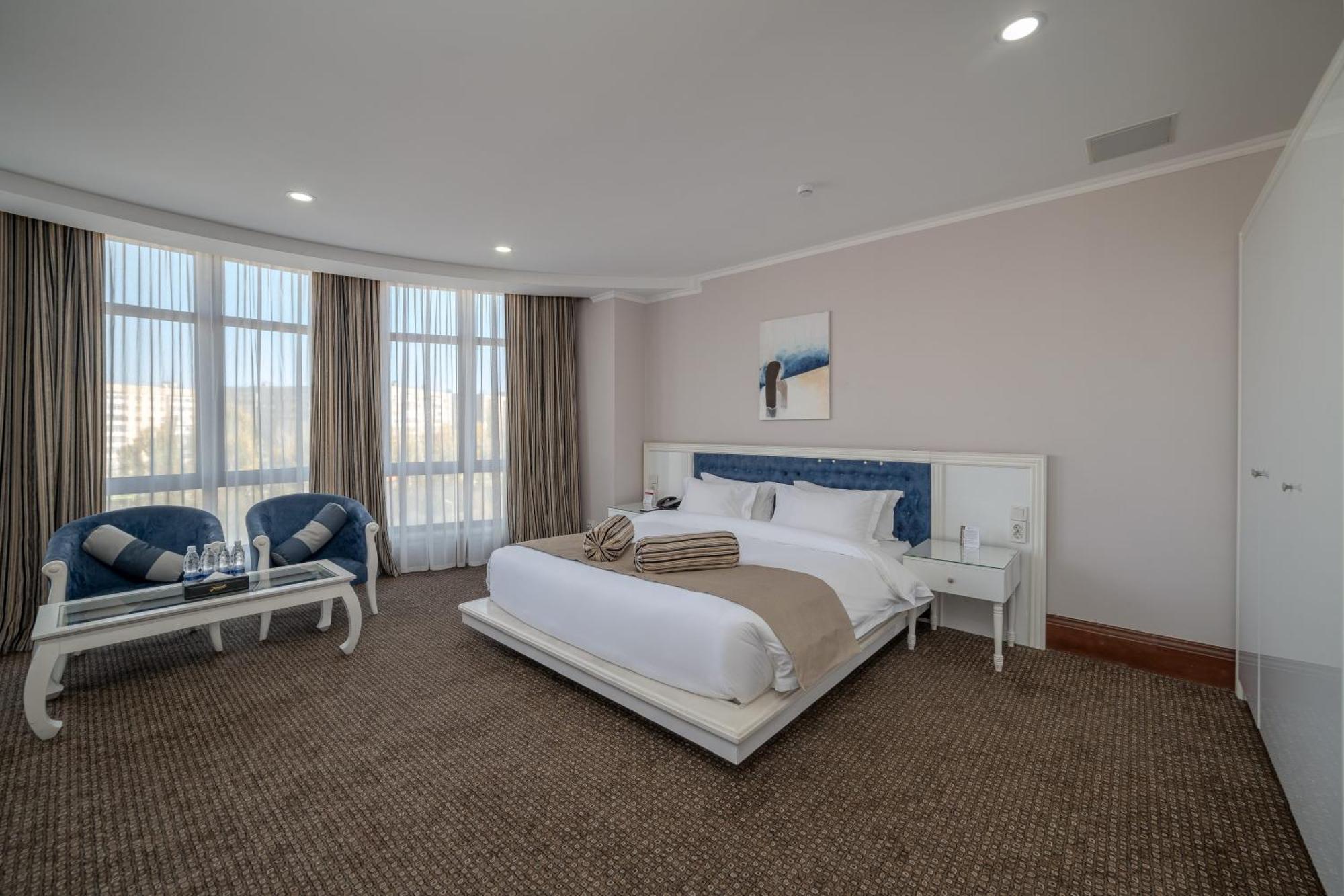 Hotel Jannat Regency Biszkek Zewnętrze zdjęcie