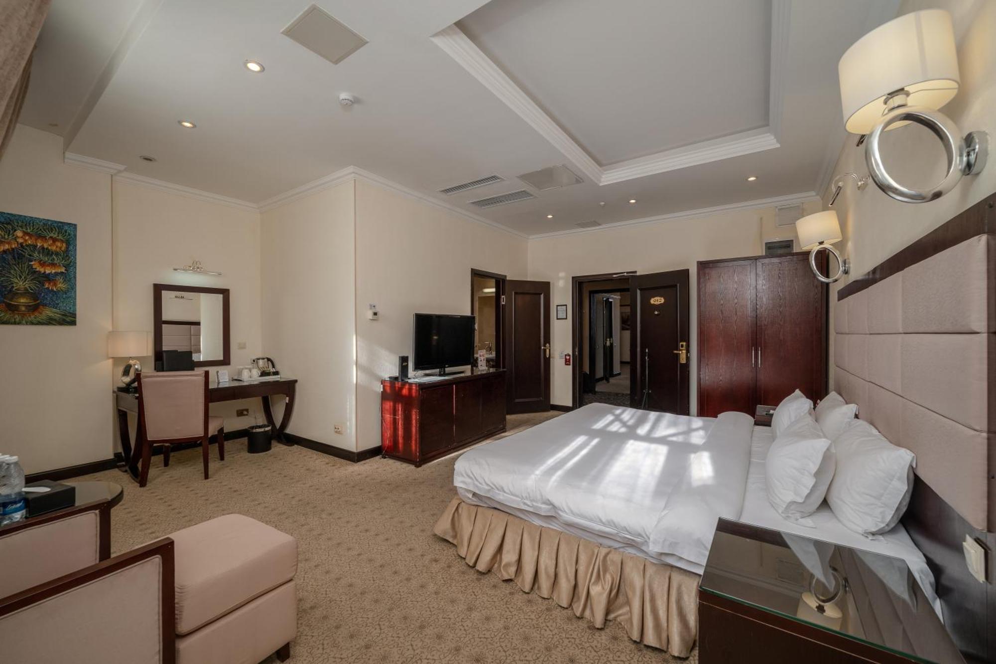 Hotel Jannat Regency Biszkek Zewnętrze zdjęcie