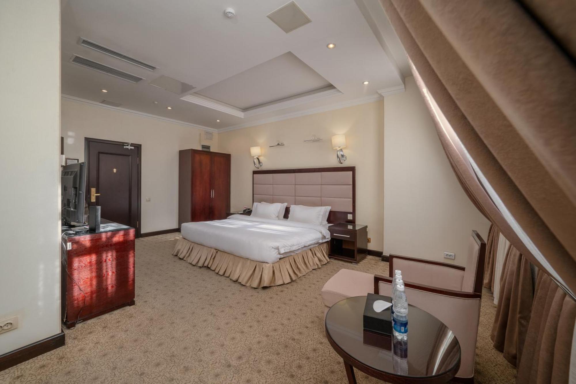 Hotel Jannat Regency Biszkek Zewnętrze zdjęcie